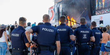APA41. DONAUINSELFEST KONZERT - POLIZEI. =.jpg