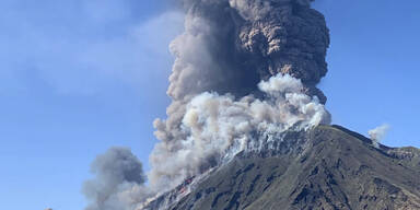 APAITALY---VOLCANO---STROMB.jpg