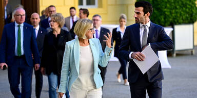 APAKLAUSUR DER NÖ LANDESREGIERUNG MIKL-LEITNER  LANDBAUER =.jpg