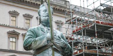 Projekt Schieflage: Umstrittene Lueger-Figur von Sockel geholt