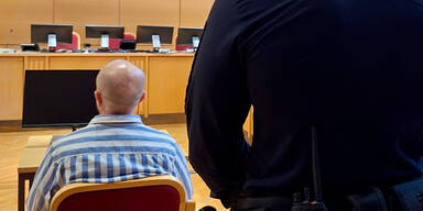 Mit Pistole durch Autofenster geschossen: Opfer (38) in Hals getroffen