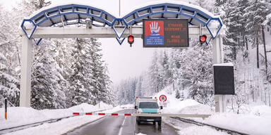 Straßensperre Schnee