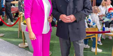 Segen und VIPs: Dompfarrer Toni Faber & Co eröffnen Schönbrunner Ostermarkt