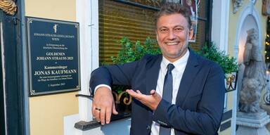 Jonas Kaufmann erhält Walzer-Oscar – VIPs beim Festakt im Marchfelderhof