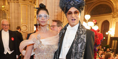 Oben zu viel, unen zu wenig: Ex-Dschungel-Star Micaela Schäfer sorgt für Wirbel