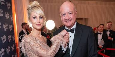 Damenwahl: Kanzler Christian Stocker tanzt mit Silvia Schneider beim Ball-Finale 