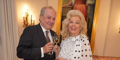 "Maria Theresia" und die Wiener High-Society bei Birgit Sarata