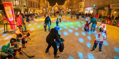 Auch heuer helfen Pinguine beim Eislaufenlernen.jpg