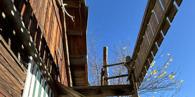 Zwei Frauen stürzten von Balkon