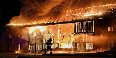Durch Pyrotechnik? Bauernhof brannte in Silvesternacht völlig nieder