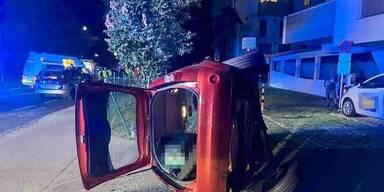 Autoachse brach, Auto kippte zur Seite 