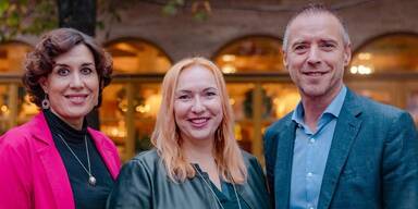 v.l.: Bettina Brandauer, Barbara Thöny, AK-Präsident Peter Eder