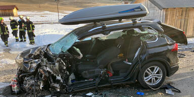 Bus gegen Pkw: Stau-Chaos nach Horror-Crash in Tirol
