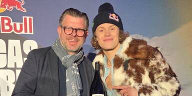 Kitzbühel: Ski-Star Lucas Braathen feierte Kino-Premiere mit VIPs und Vino