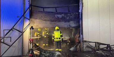 Brandstifter hinterließ offenbar Hakenkreuz