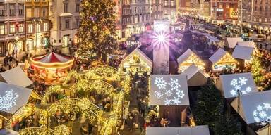 Christkindlmarkt vor dem Rathaus 