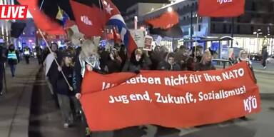 Kommunisten-Demo gegen Opernball: "Krieg dem Champagner" 