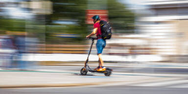 80 km/h bei E-Scooter: Polizei verteilt saftige Strafen