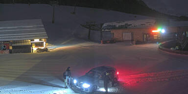 Foto zeigt spektakulären Tresor-Coup auf Skipiste 