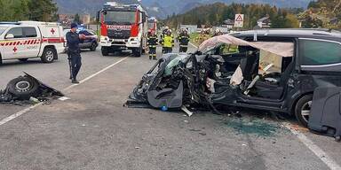 Am Wolfgangsee: Zwei Schwerverletzte bei Frontalcrash