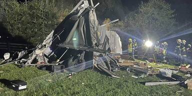 Bremsen versagten: Lkw überschlug sich
