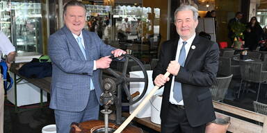 Riesenandrang zum Jubiläum: 140 Jahre Kult-Eissalon am Schwedenplatz