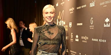 Reality-Star Verena Kerth strahlt in Kitzbühel mit neuem Look