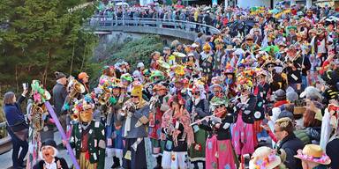 Fetzenumzug am Rosenmontag.JPG