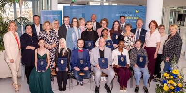 Stolze Absolventen der  Gesundheits- und Krankenpflegeschule Baden