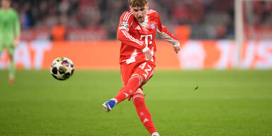 Im Dortmund-Trikot: Bayern-Star Lennart Karl liebt TikTok-Star