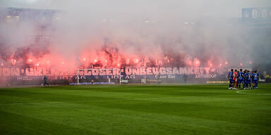 Spieler am Boden: Fan-Eklat bei Abstiegs-Showdown 