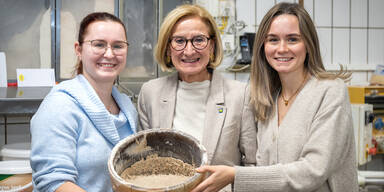Landeshauptfrau besuchte Bäckerei Kasses in Thaya