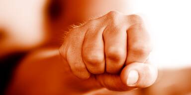 Gemeindebaumieter drehte komplett durch - 5 Verletzte 