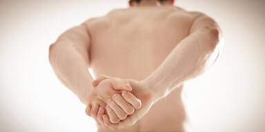 Nackter Mann von hinten