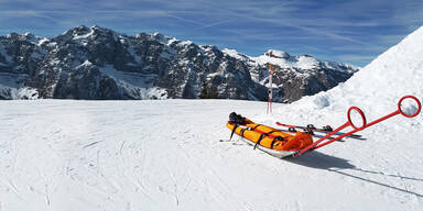 Skifahrer prallen frontal zusammen – 69-Jähriger tot