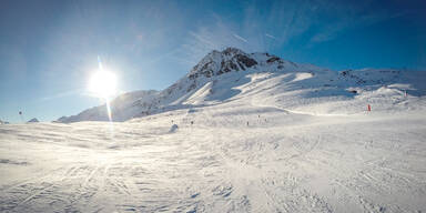 Betrunkene schliefen in Auto auf Skipiste