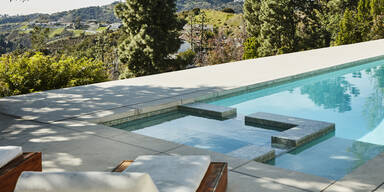 Baby nach Sturz in Pool wiederbelebt