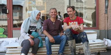 Ayse Karaaslan (l) Salih Karaaslan (m) Alexander Eisenmann (r) Held von Hallein .jpg