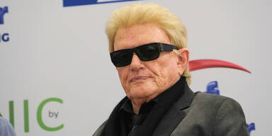 Tief bewegt: Schlage-Legende Heino beim Papst