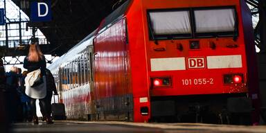 Deutsche Bahn reduziert ohne Schenker Verlust, weiter Milliardenminus