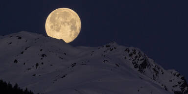 Der Schneemond erstrahlt über Österreich
