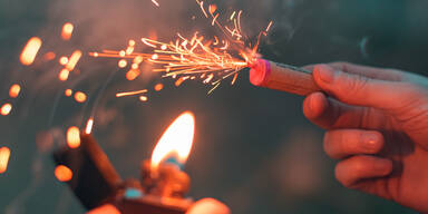 Böller in Benzinlache geworfen: Teenie (16) schwer verbrannt