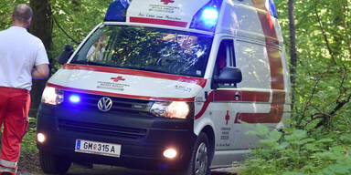 80-Jähriger von Bim erfasst: Lebensgefahr