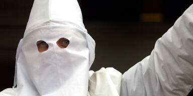 Faschingsball: Besucher kamen mit Ku-Klux-Klan-Outfit und Nazi-Symbolen 