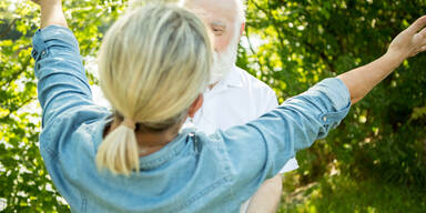 Trickdiebin lenkte Pensionisten (70) mit Sex-Angebot ab