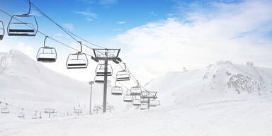 Skifahrer stürzte 10 Meter tief aus Sessellift – tot