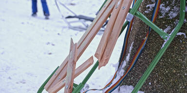 Bub auf steirischer Skipiste von Geister-Rodel erfasst -  schwer verletzt
