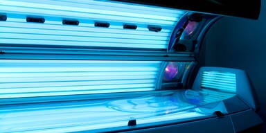 Schock: Frau flüchtet aus brennendem Solarium
