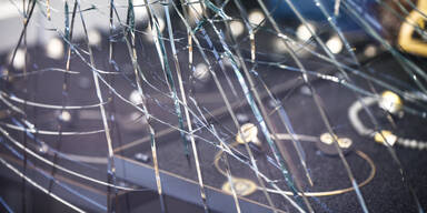 Wieder Rammbock-Einbruch in Uhren- und Schmuckladen