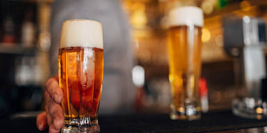 Autofahrer ging nach Frontalcrash ins Lokal